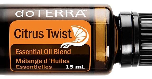 Who&rsquo;s making their loyalty cart purchase by 5/15 to get the free limited edition Citrus Twist?! Citrus Twist is a blend of Wild Orange, Lemongrass, Litsea, and Ginger essential oils and Ginger CO2 extract. 
The uplifting scent of citrus combine
