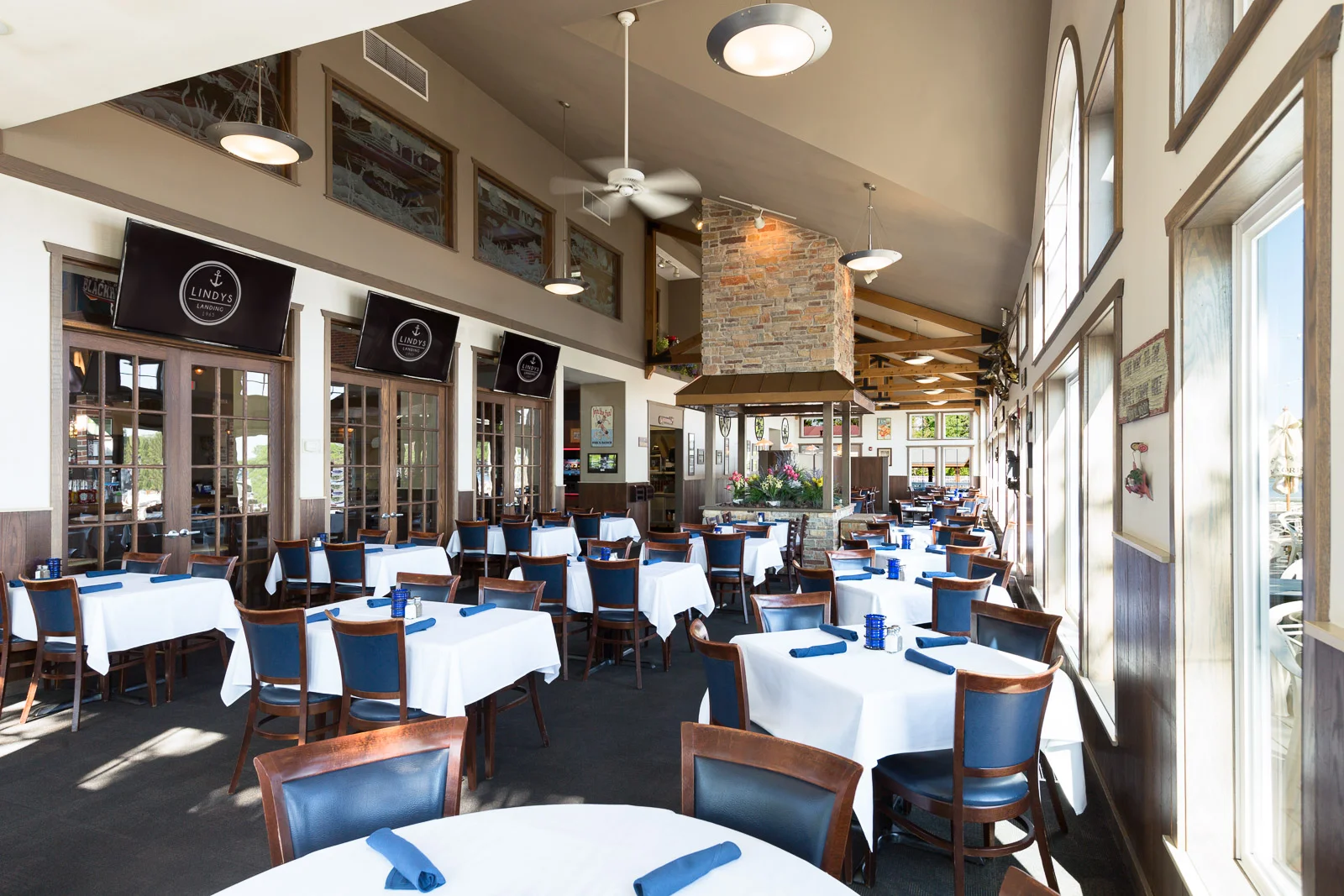 lindys-dining-3.jpg