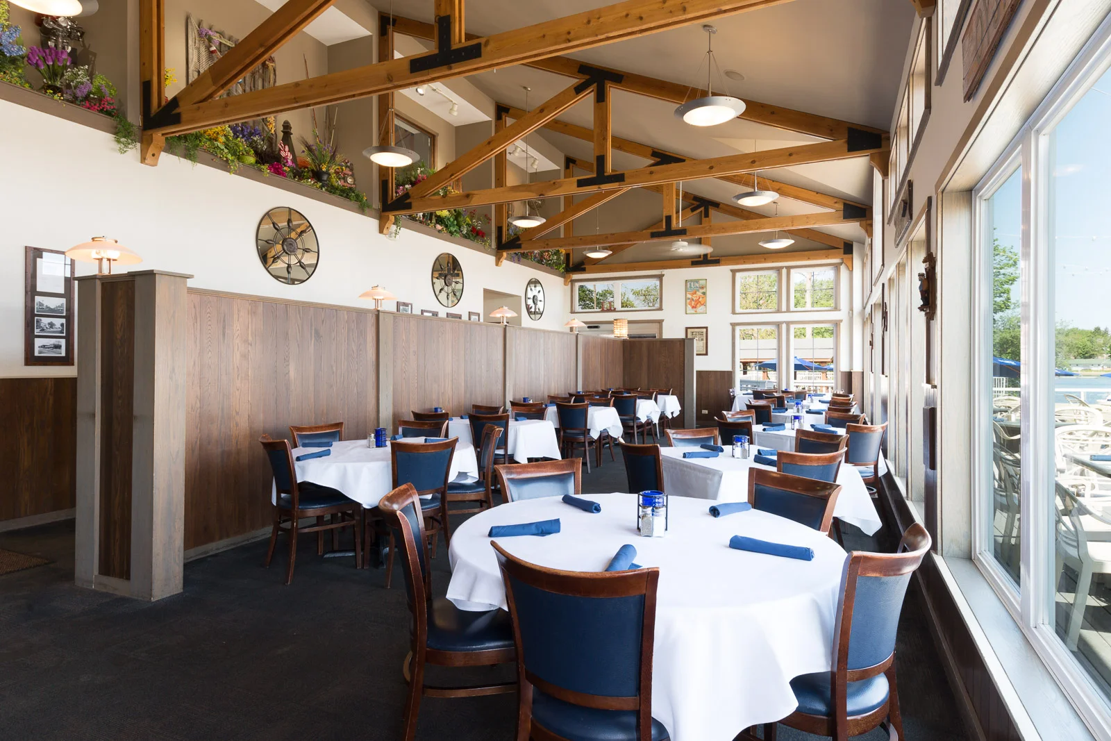lindys-dining-2.jpg