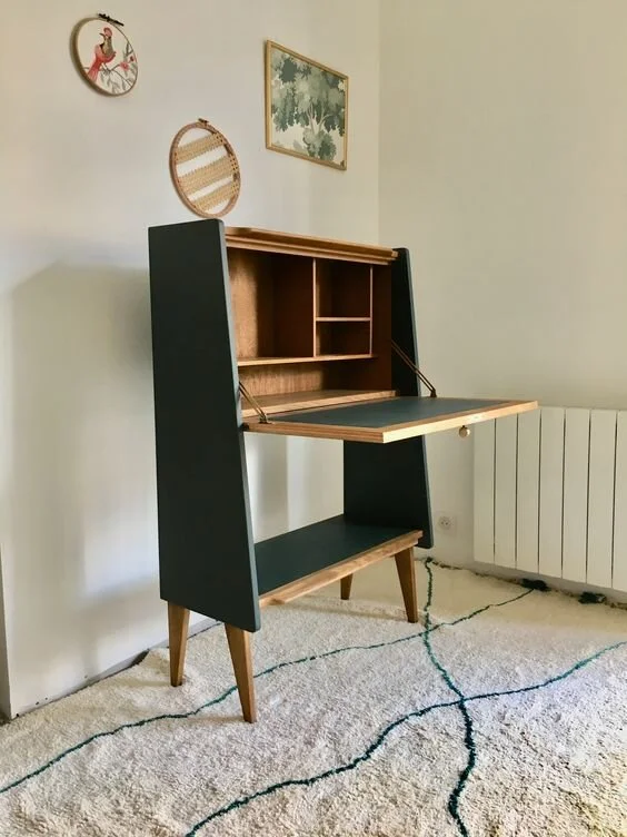 Mueble escritorio pintado con chalk paint. Imagen Pinterest