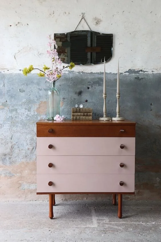 Mueble vintage, pintado en rosa. Imagen Pinterest