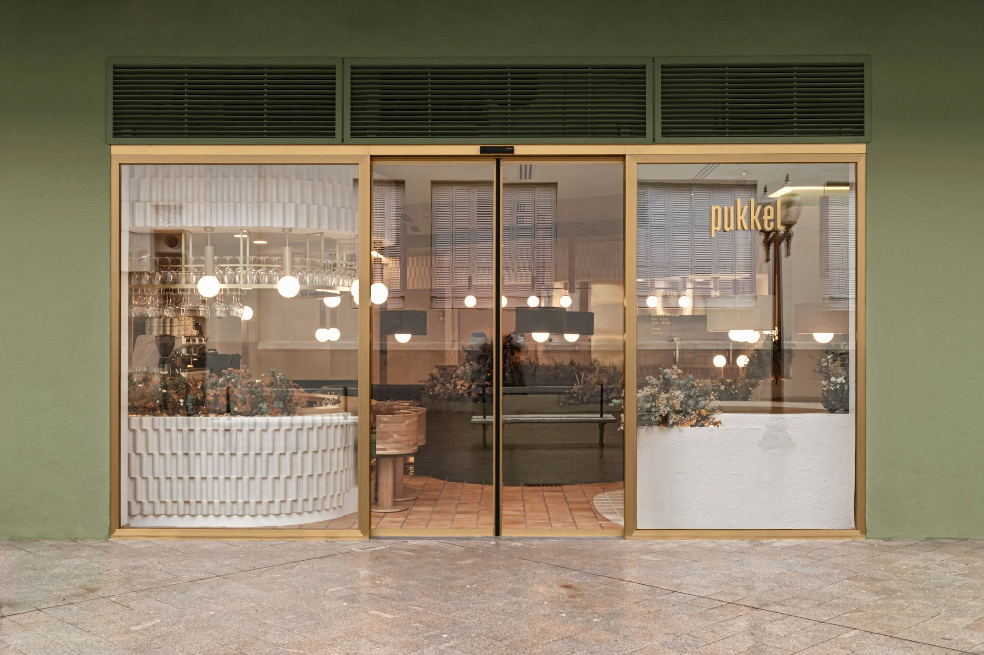 Fachada del restaurante. Fotografía de Masquespacio