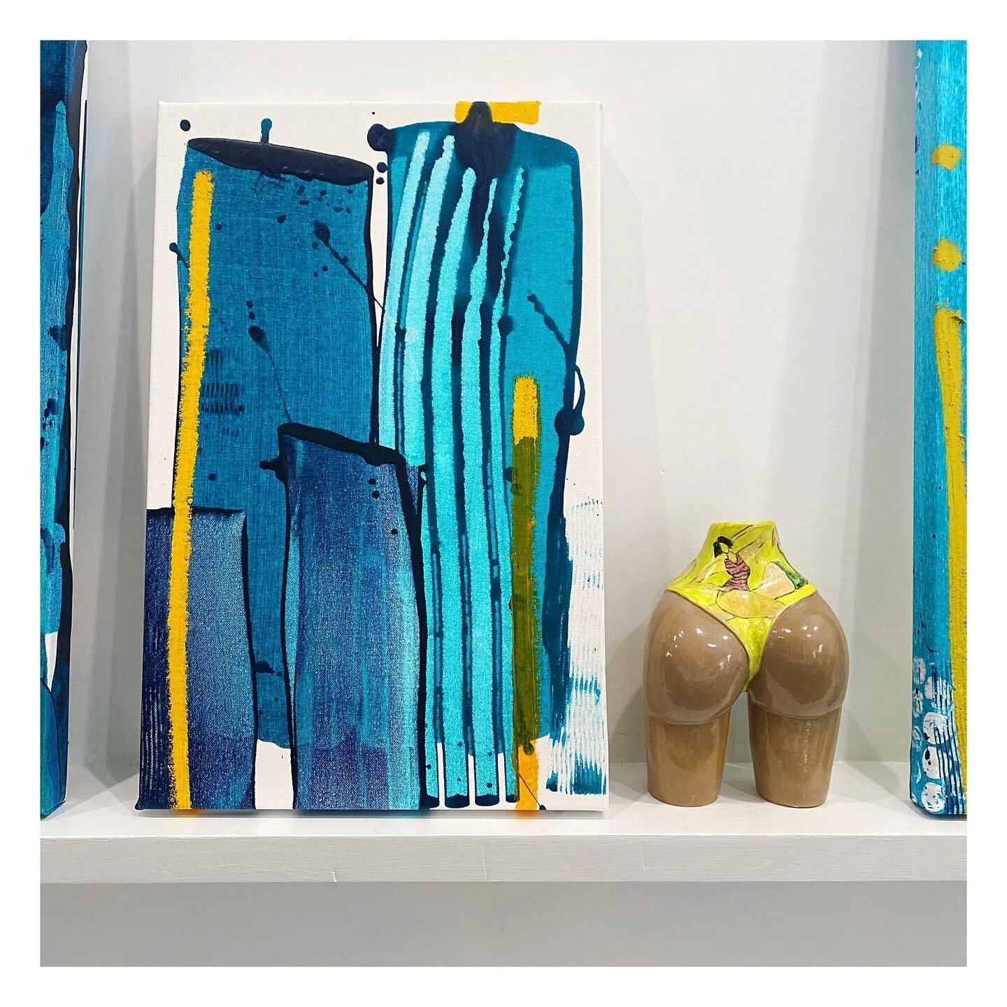 New art alert! Yes this painting is new and I just received this sculpture by @meeganbarnes. Such a fabulous artist.
.
.
.
.
.
.
.
.
.
. #sculpture #womanfigure #abstract #abstractart #modernart #newandabstract #paintersdistrict #womanpainter #feelin