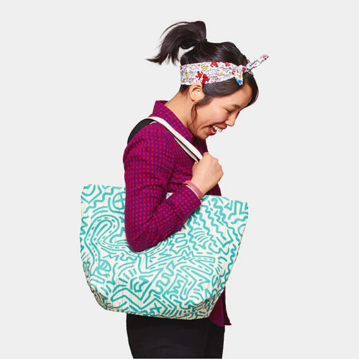 104818_B2_Tote_Uniqlo_Haring_Turquoise_Pattern_on_White.jpg