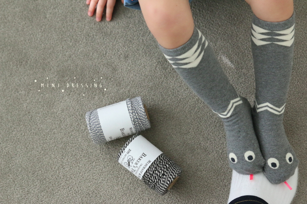 snake socks grey 2.png