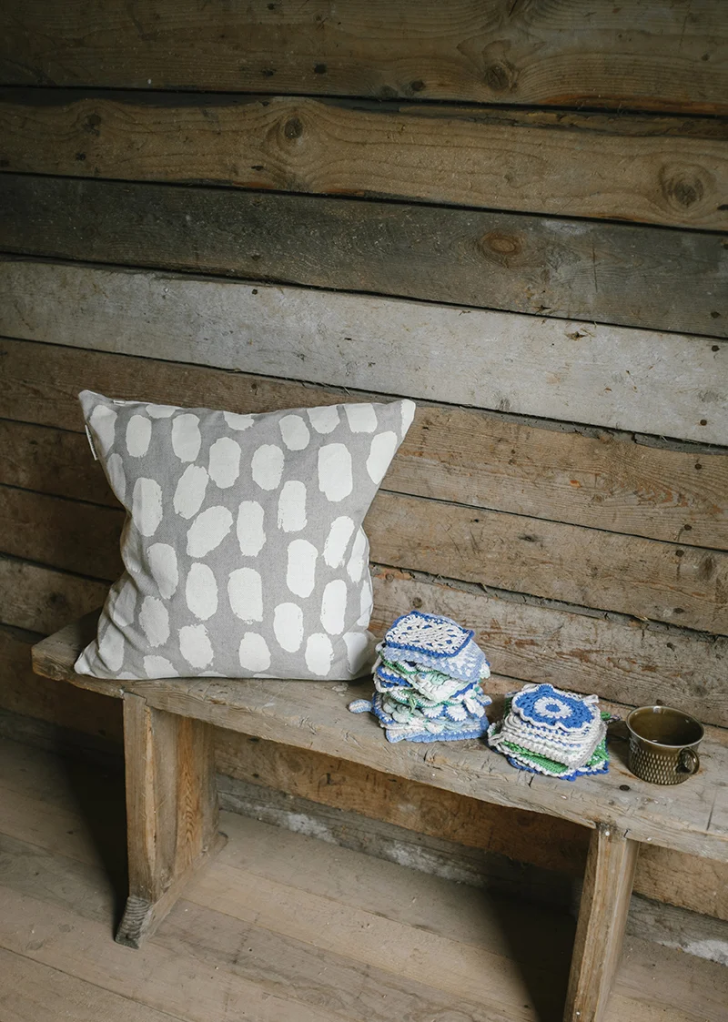cushion dots white 2.jpg
