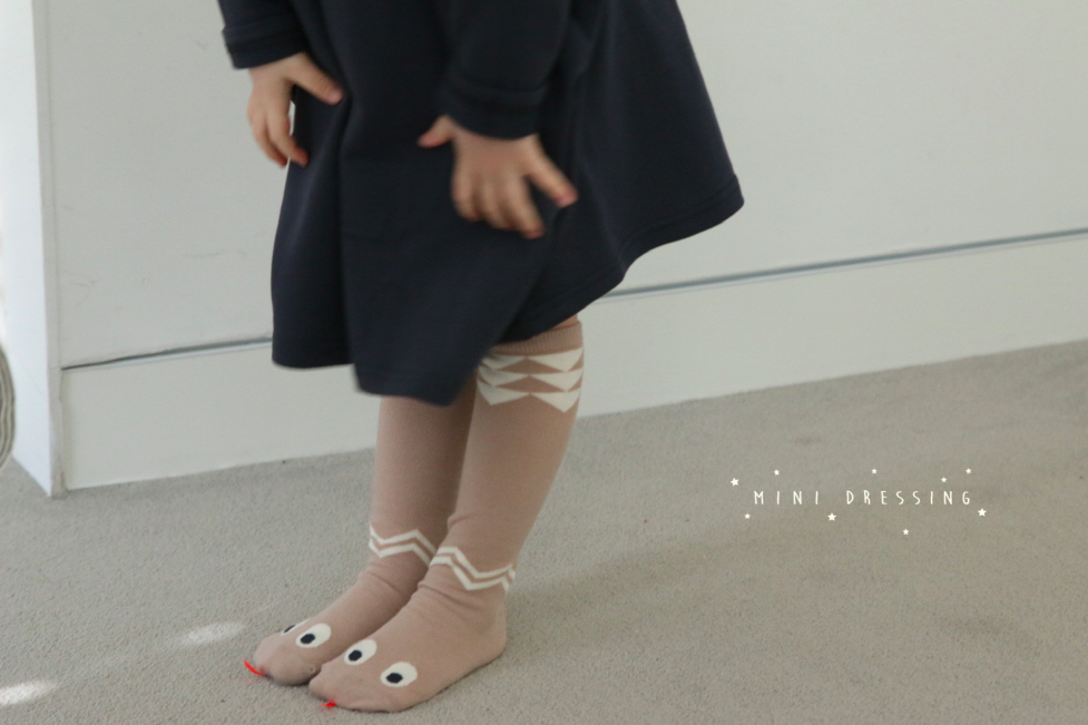 snake socks beige 3.png