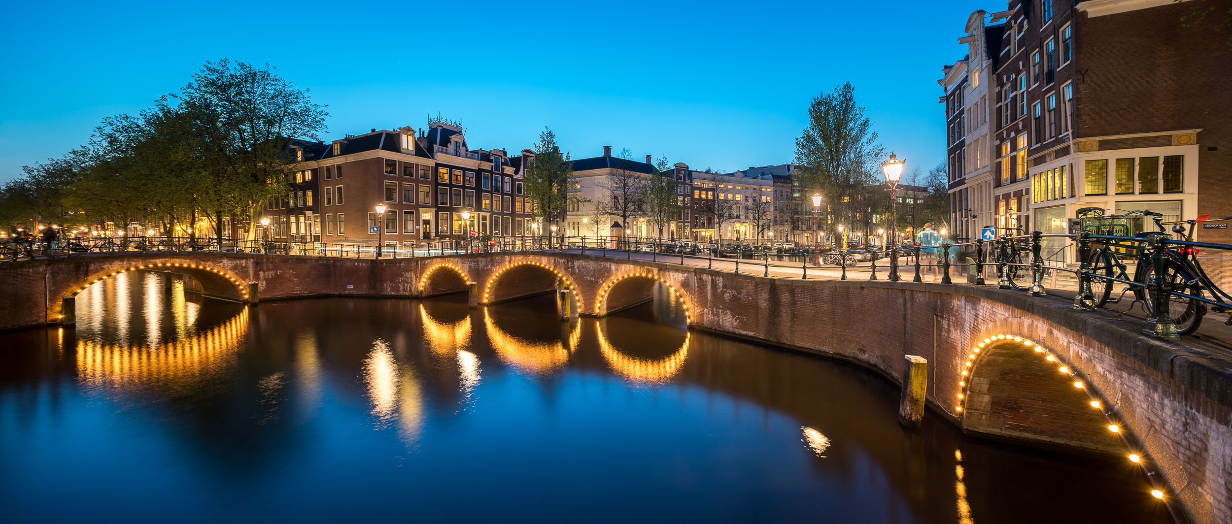 "Shift pano" in the Amsterdam canals, shot with Sony A7R2 and Canon 17mm TS-E. Two photos stitched perfectly for a super wide field of view !