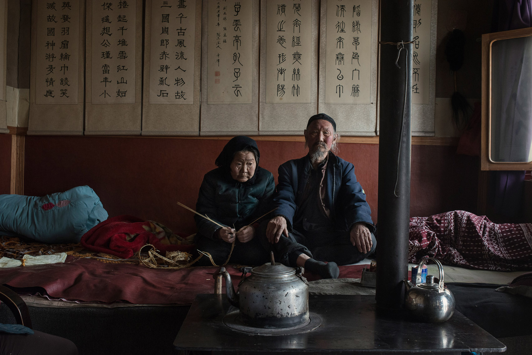 Liu Lucheng, 84 yo, with his wife Yang Fanxiu, 83. They don't have energy any more to take care of their field. Their only son died in 2008.