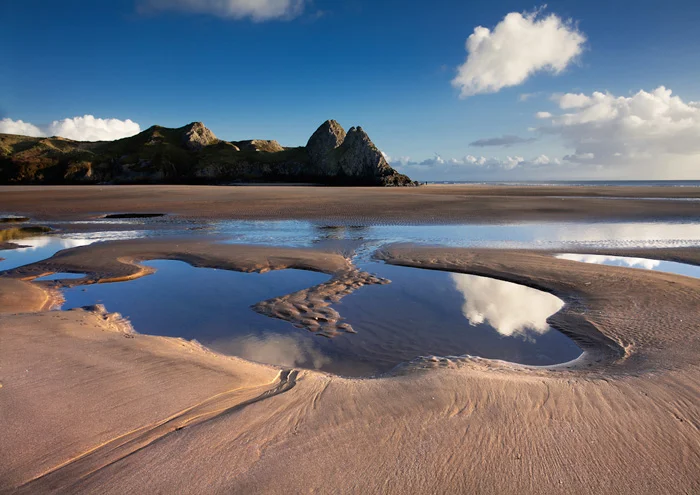 Summer Wales comes to life in the Summer. Although you'll never feel crowded, the holiday vibe has well and truly set in and facilities are in full swing. Make full use of our stunning beaches, enjoy the warmer weather, go fruit picking, pack less clothing, and indulge in the festival season. It's good to book ahead during this peak season.