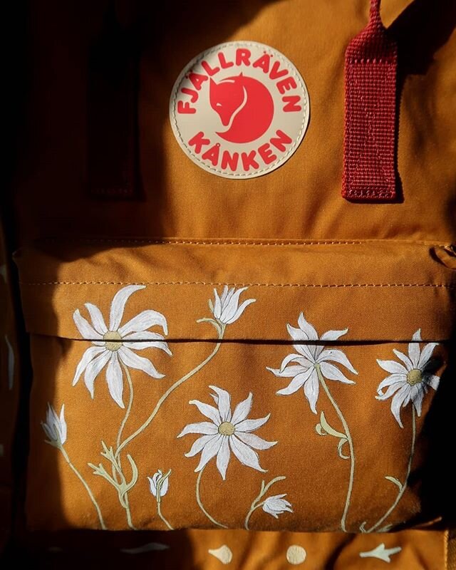 I'm excited to share&nbsp;recent collab with dream outdoor brand&nbsp;Fj&auml;llr&auml;ven&nbsp;✨ They invited me to custom paint a K&aring;nken pack to express my relationship with nature &amp; make some art that carries stuff! .

I hand painted som