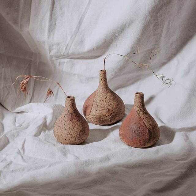 Have you checked out the work of ceramicist&nbsp;@claudia_desalvo_makes in our group show 'From the Heath' yet? It's beautiful! Link in&nbsp;my bio to see the full exhibition&nbsp;👀&nbsp; and here is a bit about Claudia and how our two practices com