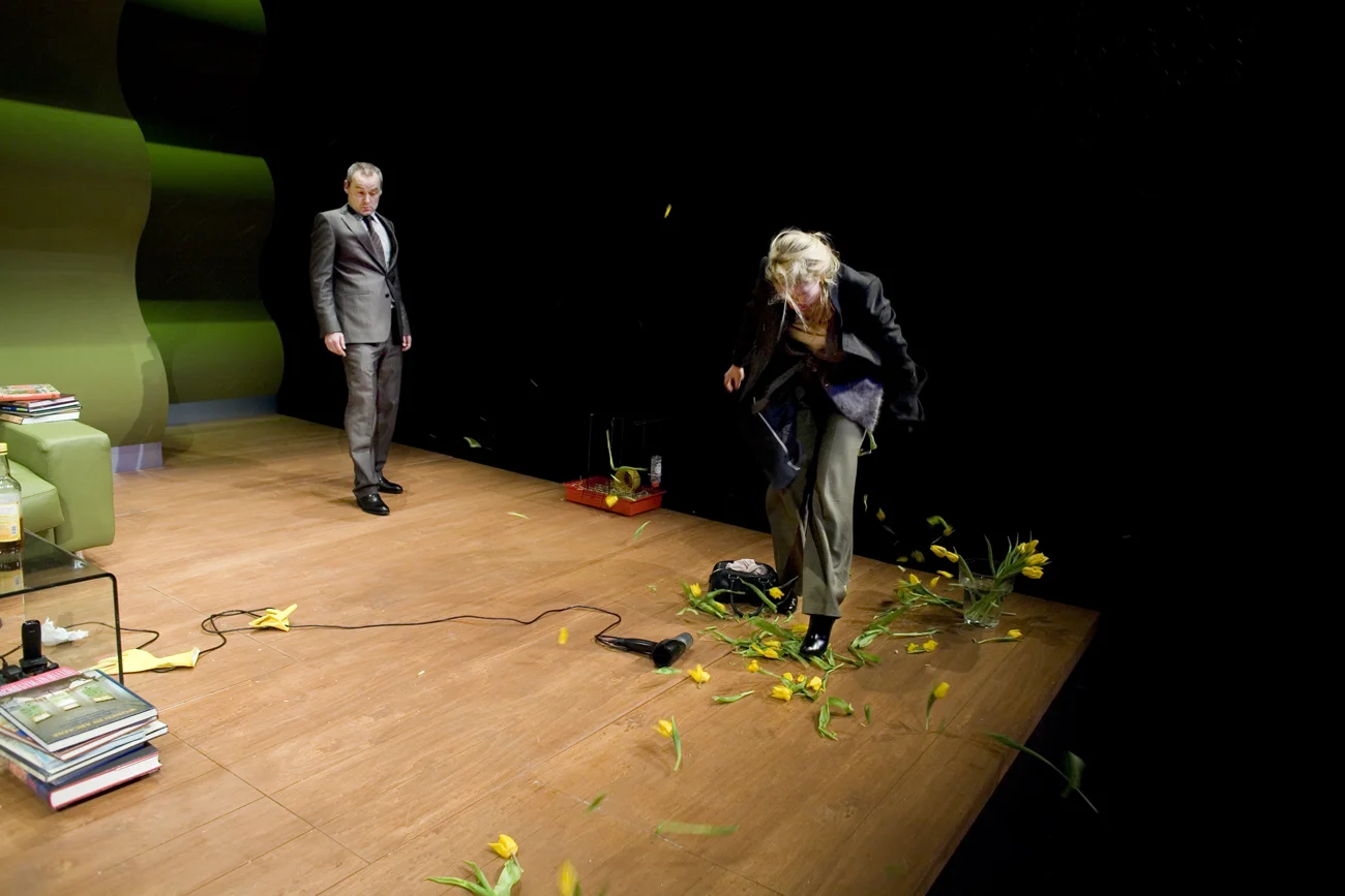Reinout Bussemaker, Roos Ouwehand, Tjitske Reidinga, Marcel Hensema in God van de slachting van Theatergroep Suburbia
