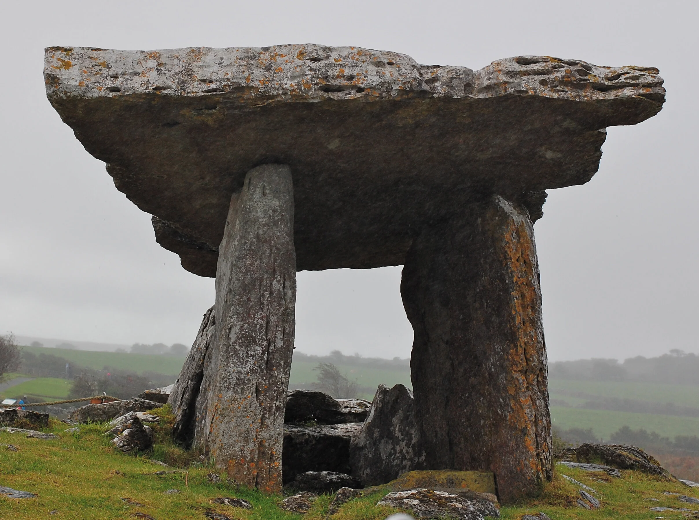 Poulnabrone 01.jpg