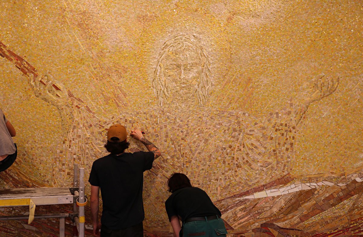 guy kemper Mayer'sche Hofkunstanstalt mosaic installation for chapel