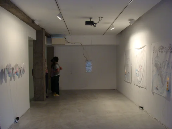 At Galeria Adora Calvo