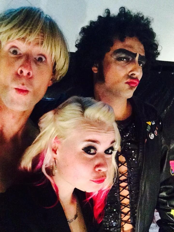 Paulie and Boo making duck faces with Jojo at the show in Berlin