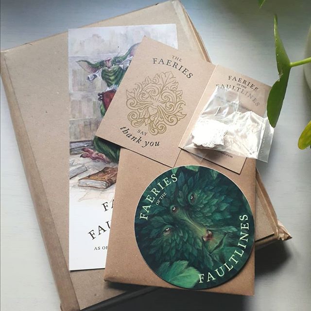 The faultlines are open...I got my beautiful package of Faery wonders from @iriscompiet this weekend. I backed the option for a personalised sketch too, making this treasure of an art book/wildlife journal even more special.

#art #artbook #sketchboo