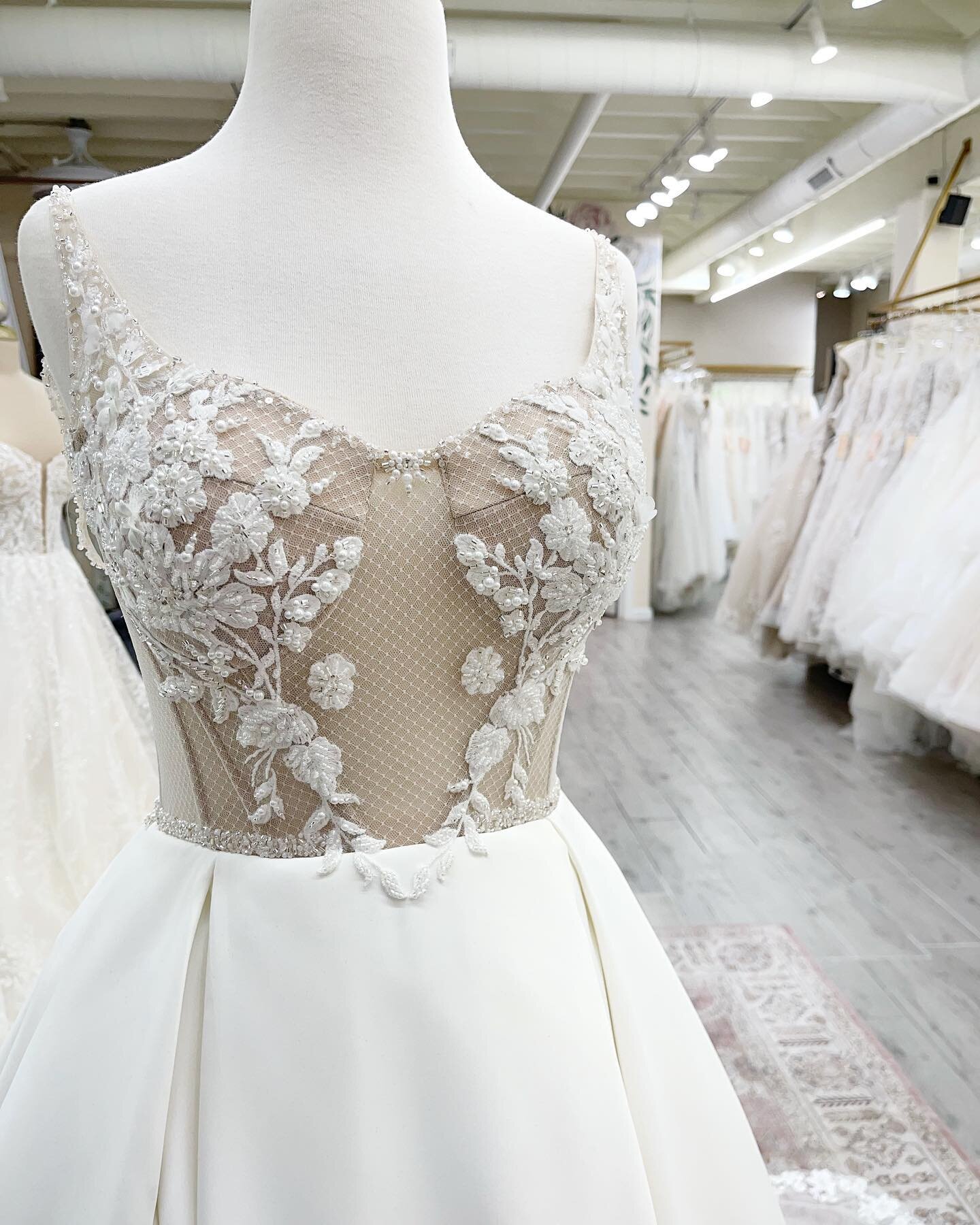 Where are our girls who love a clean look with a little extra detail? 
.
.
.
.

#langsbride #langsbridal #engaged #yestothedress #wedding #weddingdress #mermaidweddingdress #sparkleweddingdress #laceweddingdress #straplessweddingdress #offshoulderwed