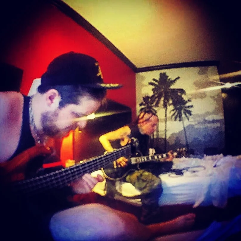 The dudes getting a hotel warm up in photo cred: Max Sequeira