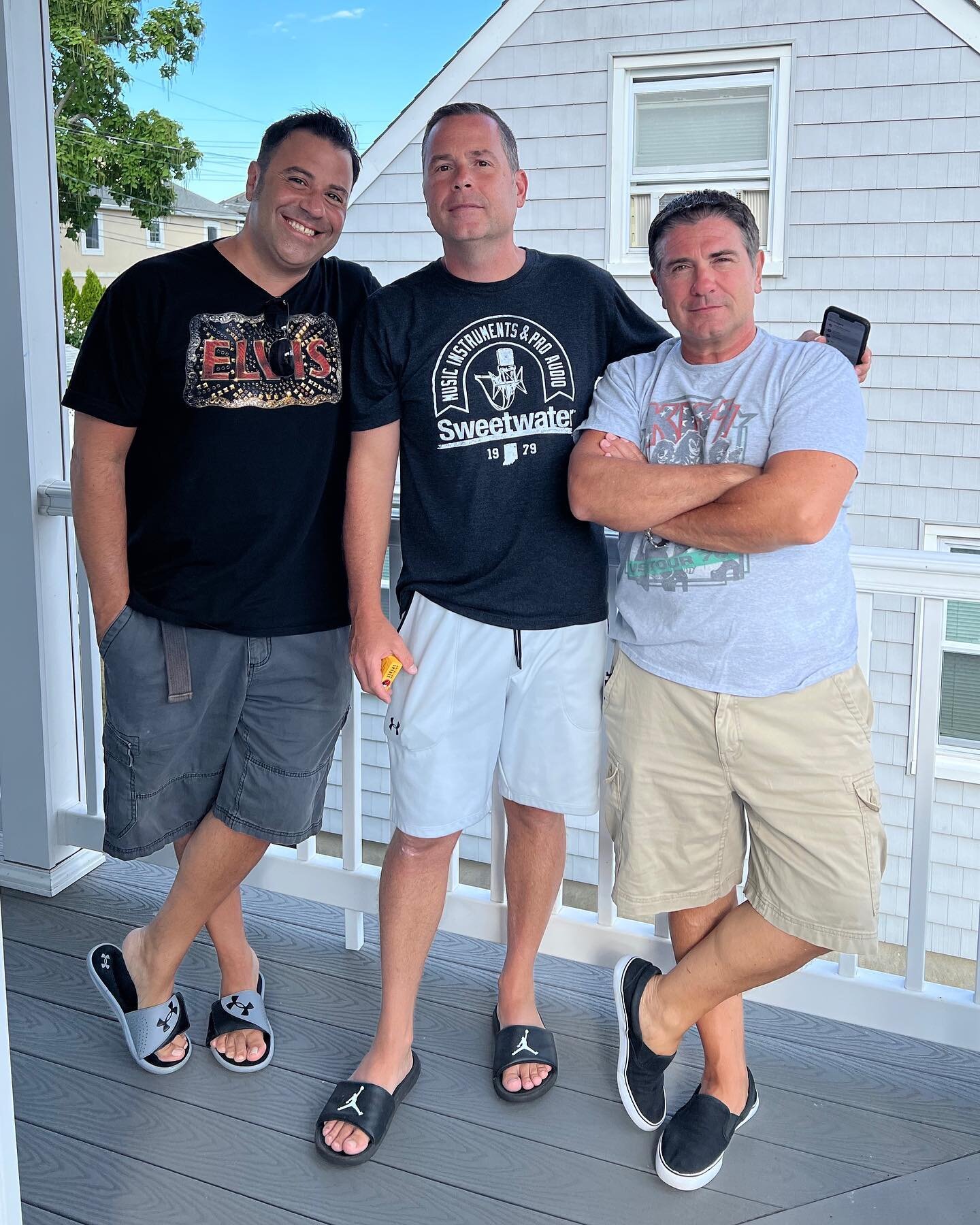 Mele, Lando Point Pleasant, NJ Summer of 2022.
Never know what can happen when 3 drummers are hanging out!
#andrewmele #joelando #uplatewithjohnnypotenza
