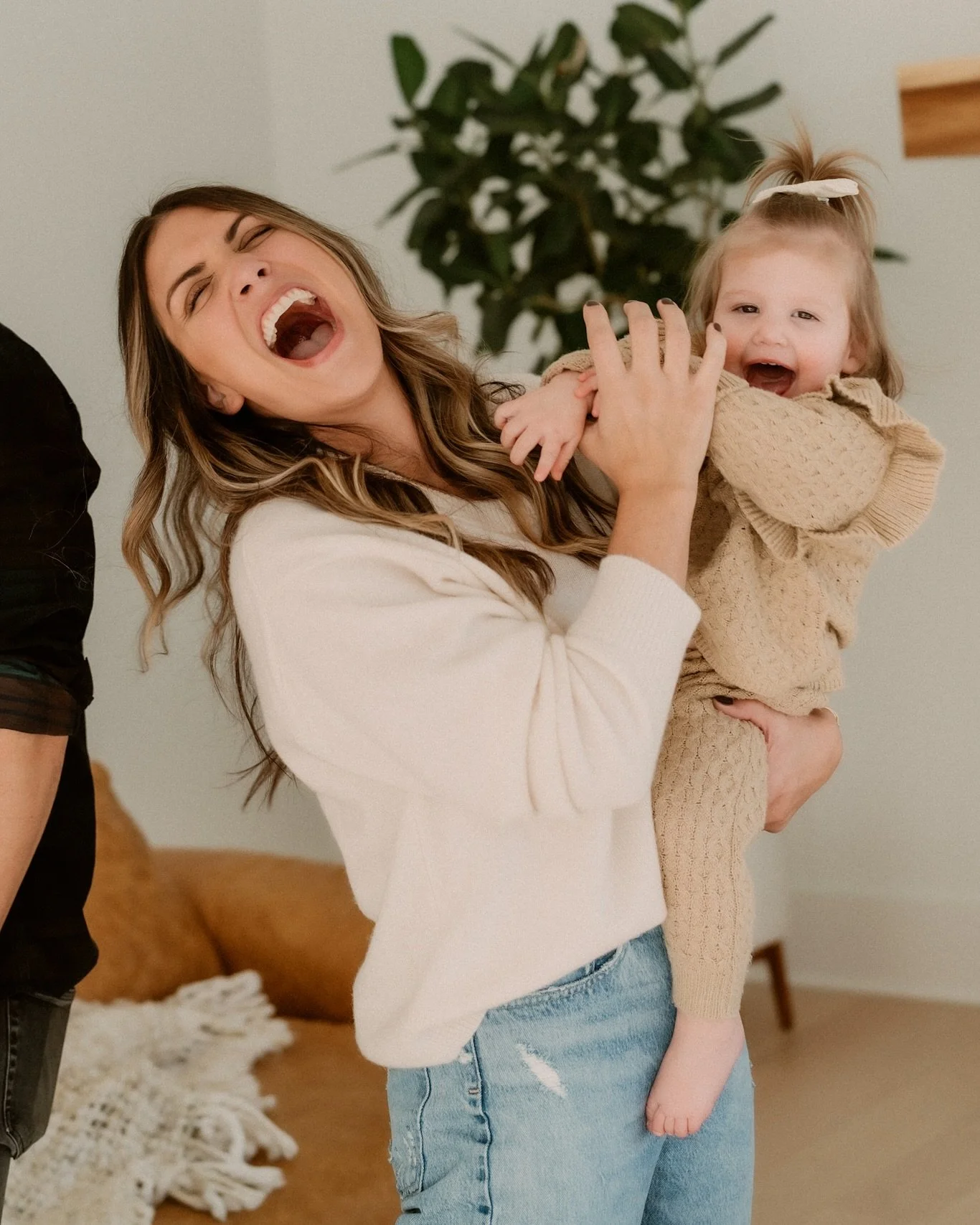 True mama laughs are the best! 

- Nashville In-Home Family Photographer -

#nashvillefamilyphotographer #franklinfamilyphotographer #nashvillenewbornphotographer #clarksvillenewbornphotographer