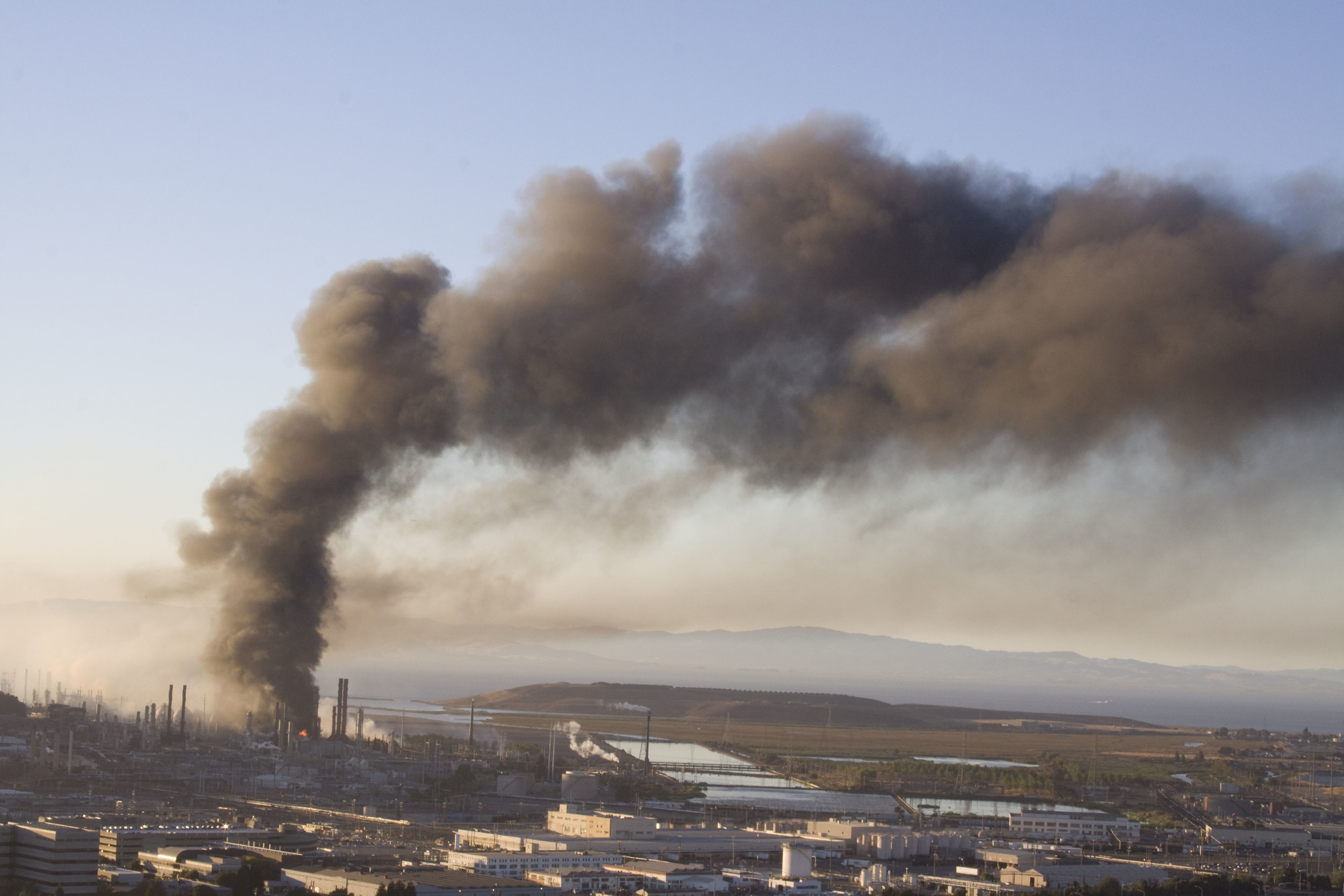 Refinery fire_104.jpg