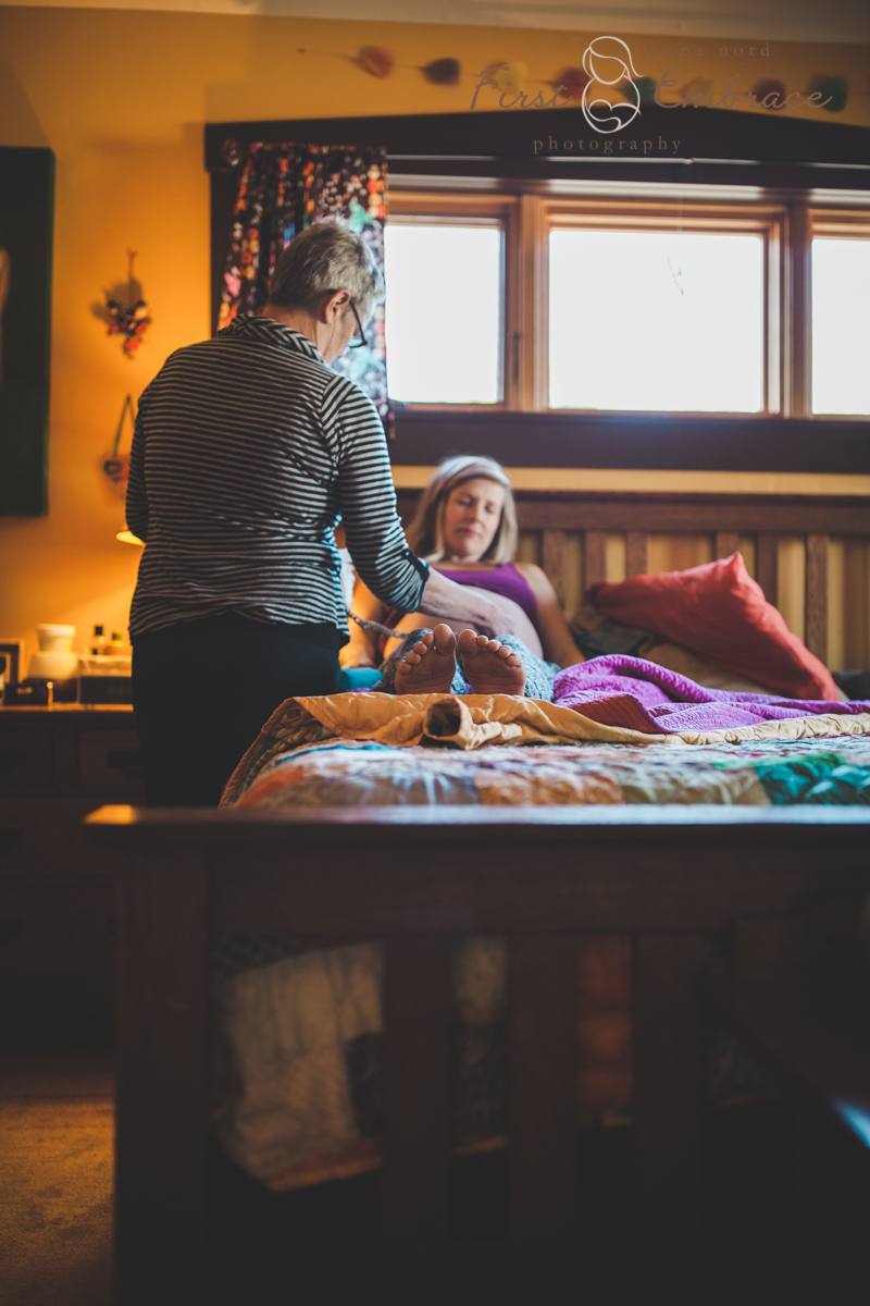 home-birth-waterbirth-montana-birth-photography
