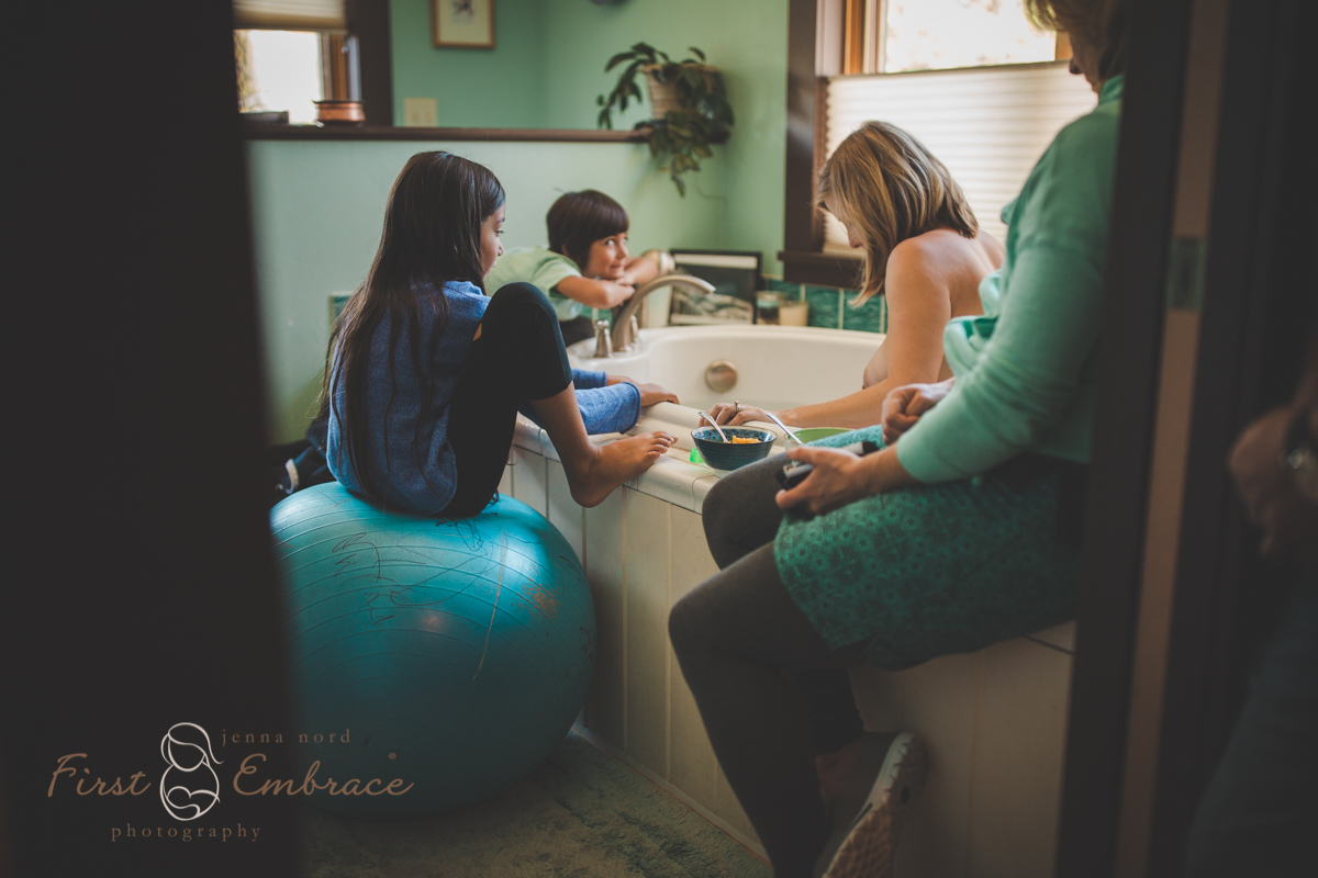 home-birth-waterbirth-montana-birth-photography