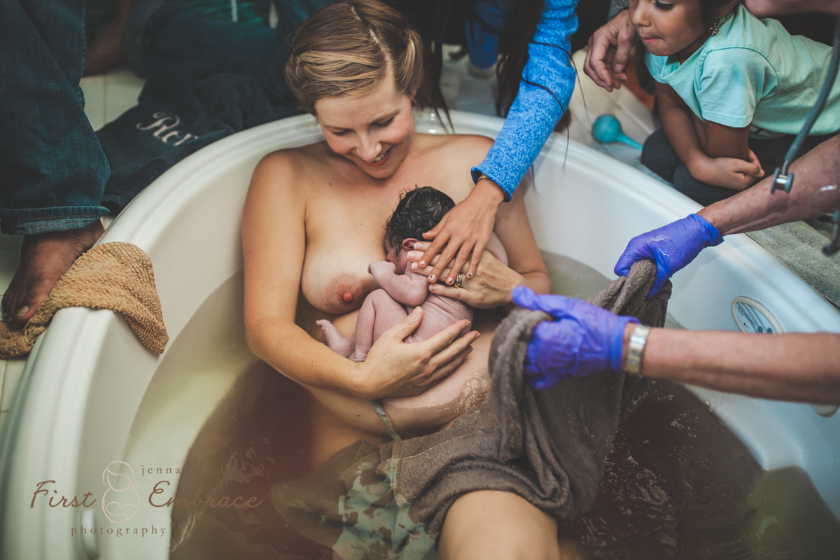 home-birth-waterbirth-montana-birth-photography