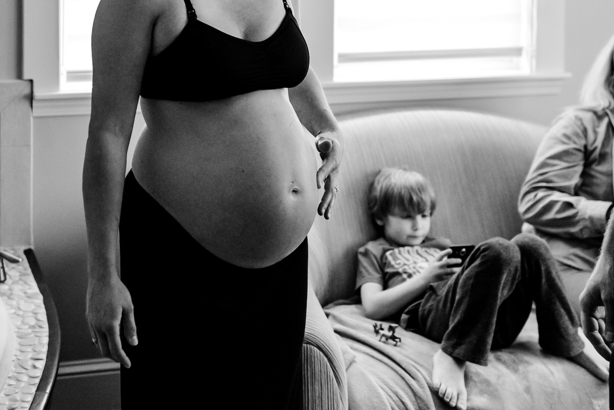 water-birth-labor-siblings