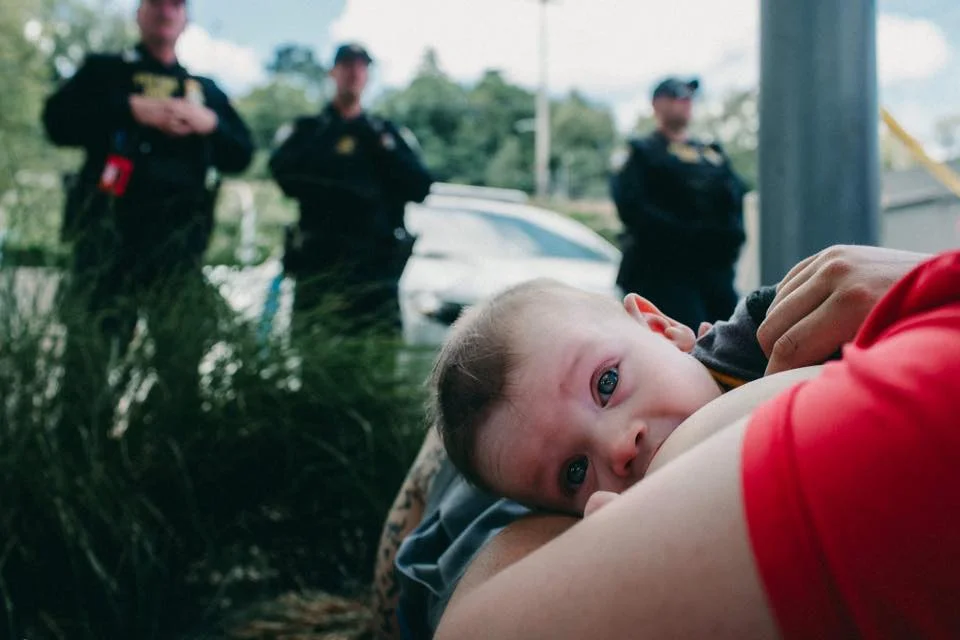 Rushes & Waves | Birth Story Photographer / www.rushesandwaves.com In opposition of family separation and the policy that forced a nursling out of its mothers arms at the border, mamas in Portland got together outside the ICE detention center and nursed their babies on the line.