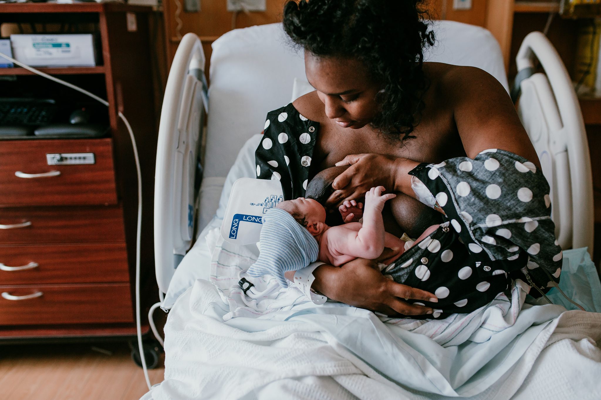 Hanna Hill Photography / www.hannahillphotography.com Her strength and courage after loss was what stuck with me most, she welcomed her little rainbow baby boy into her arms and within moments he was bonding and feeding furiously. She could all in one moment recognize the little one she had lost and still celebrate this precious child she was getting to breastfeed and hold.