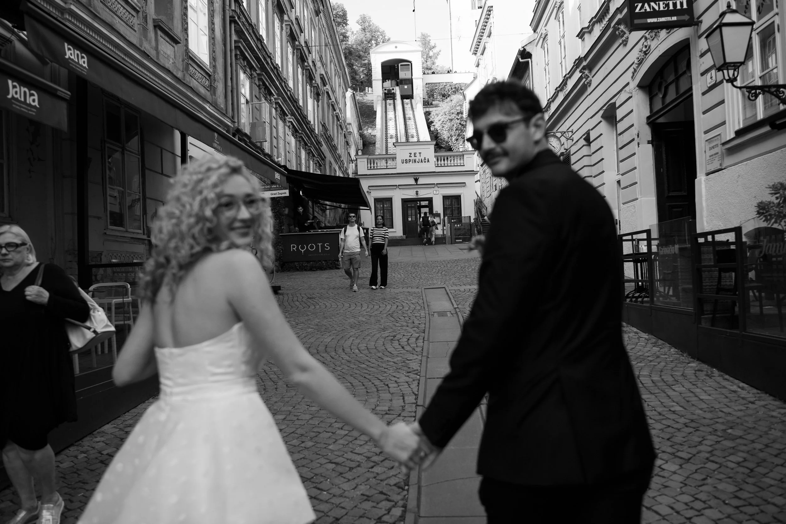 lara&adrian-web-125.jpg