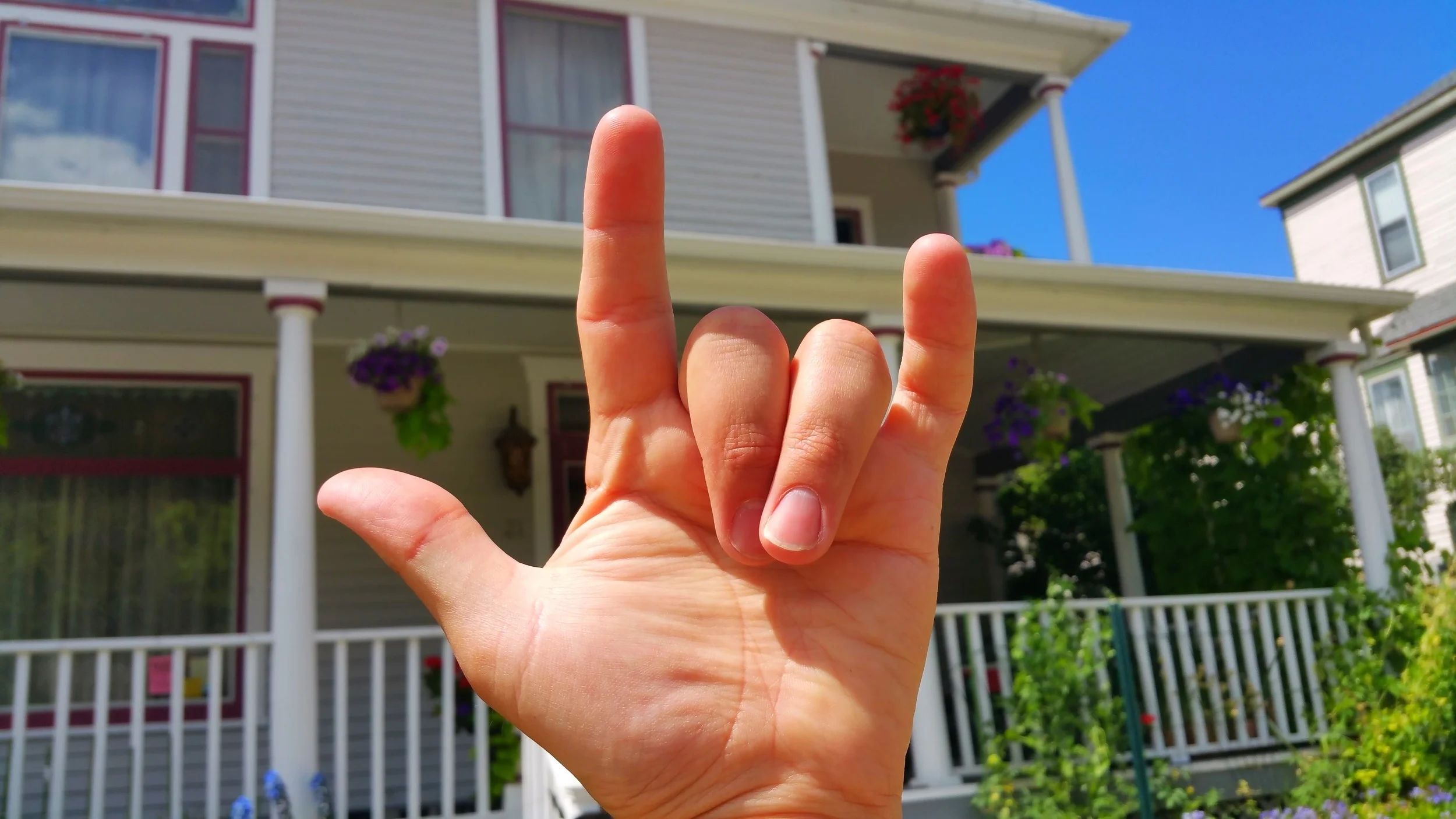 We're a Sign Language-Friendly Place to Stay