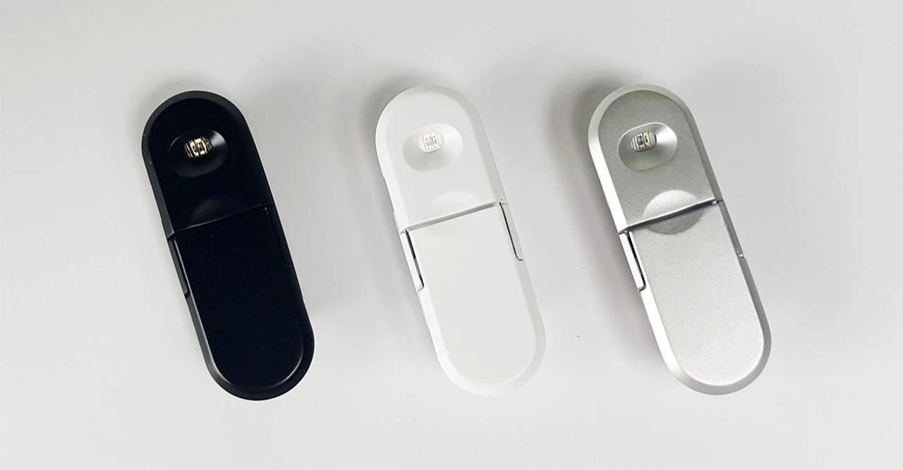 3 early prototypes. Shown in white, black, and aluminum. This version had a hinging clip that allows it to fit to any smartphone. The spring on the clip also oriented the Bevel straight to ensure that scans are accurate.