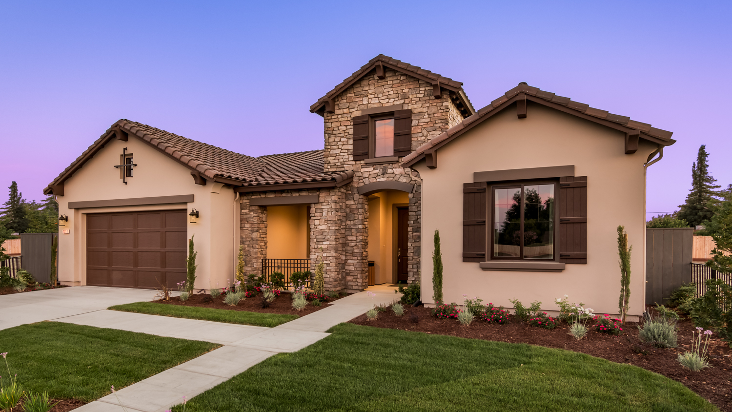 2017_Regal_Ct_Turlock_CA_Exterior_Twilight_01.jpg