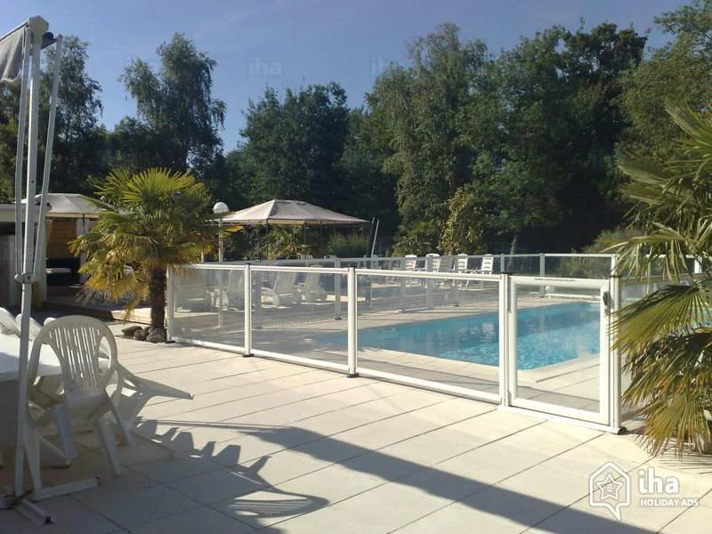 How to Install an Attractive Pool Fence Considering Safety Regulations