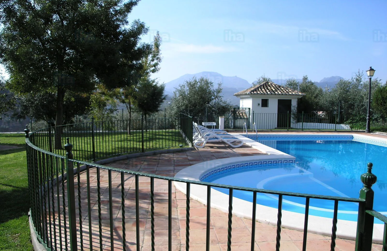 Pool Fence Regulations NSW Q&A Series No 5: Answers to "Does" Questions