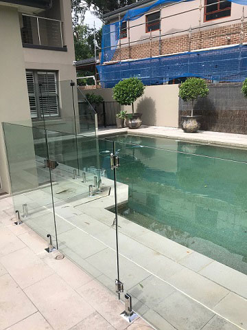 Glass pool fence.jpg