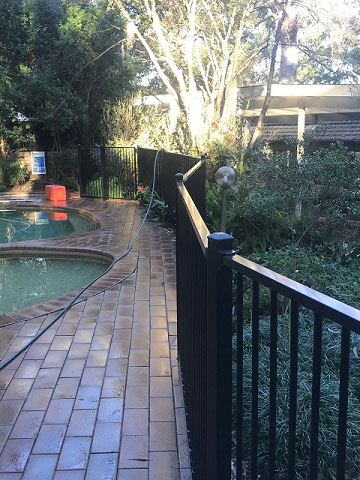 aluminium pool fence with spa pool