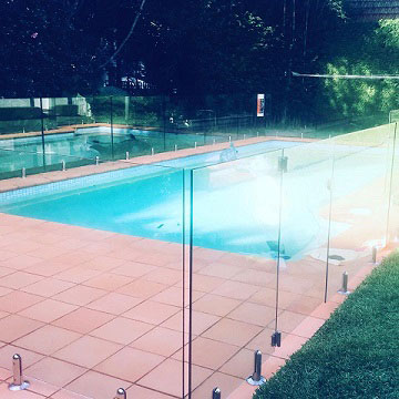 beautiful frameless glass pool fence