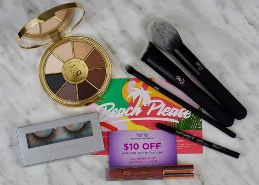 In the August 'Beach Please' box I received products from Tarte, Royal & Langnickel, PUR, Bellapierre, and The Beauty Crop.