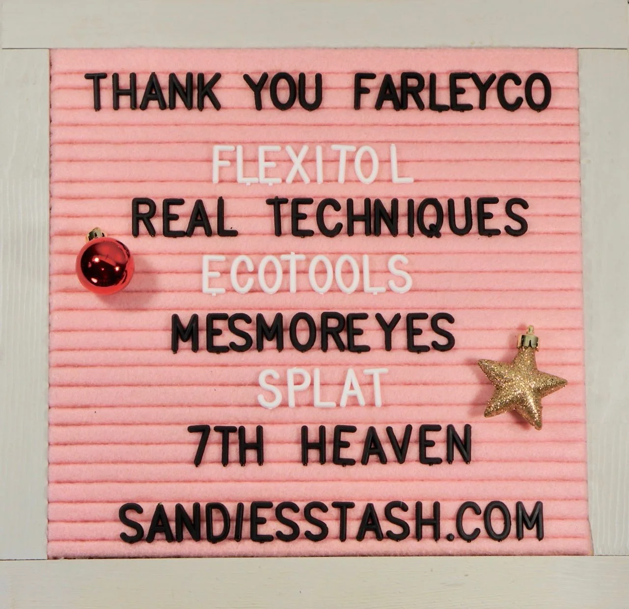FarleyCo-Holiday Beauty Box 2018DSC09225.jpg