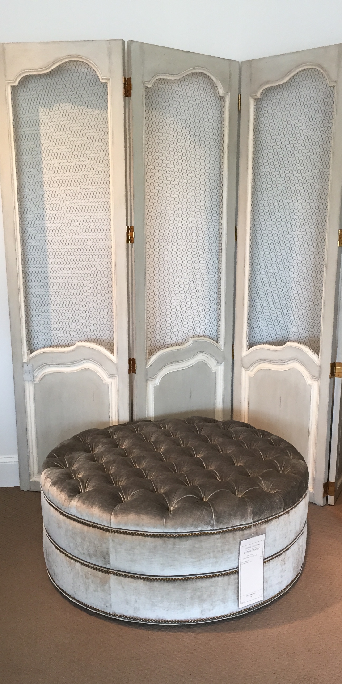 A gorgeous ottoman perfect for a master bathroom/bedroom or closet! 