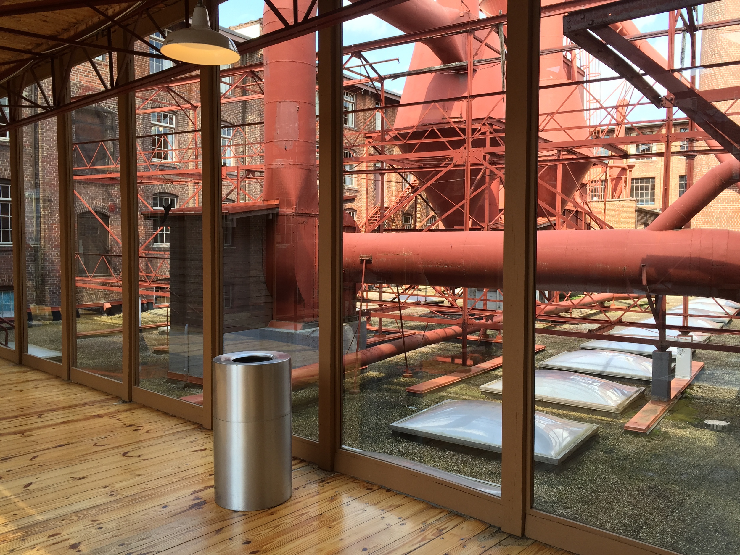 I love how the designer used the outside of the building as a design experience to walk through. Very cool! 