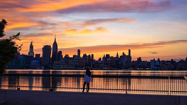 I don&rsquo;t usually shoot in 16x9 but what a morning 😍✨ I&rsquo;ve missed this SO much! .
.
.
.
.
#anotherskylinepic #hoboken #nj #njphotographer #sunrise #nyc #nycskyline #earlymorning