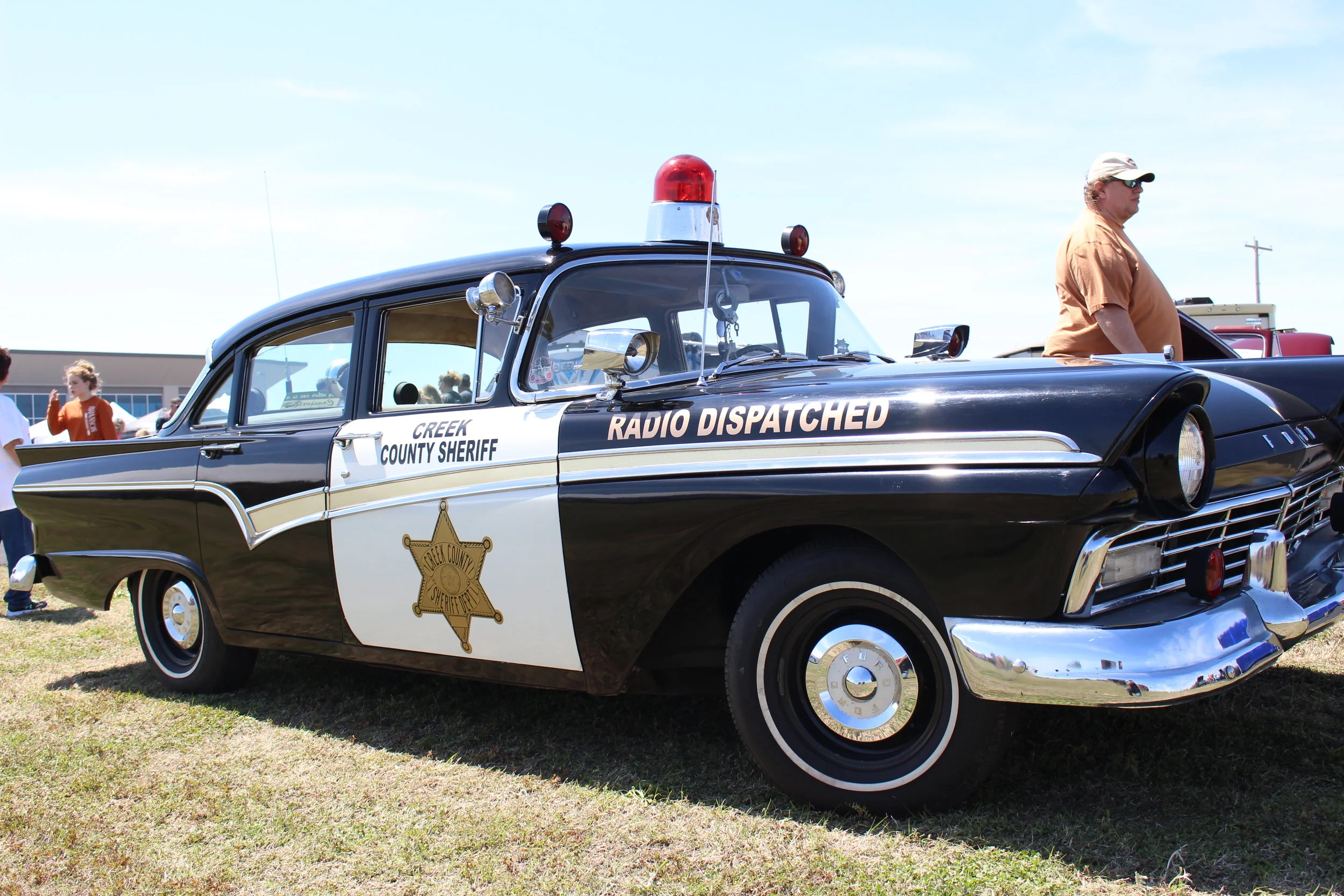  The Harper's Hut Classic Car Show partnered with Chilln' &amp; Grillin' in 2017 and was a huge success. 