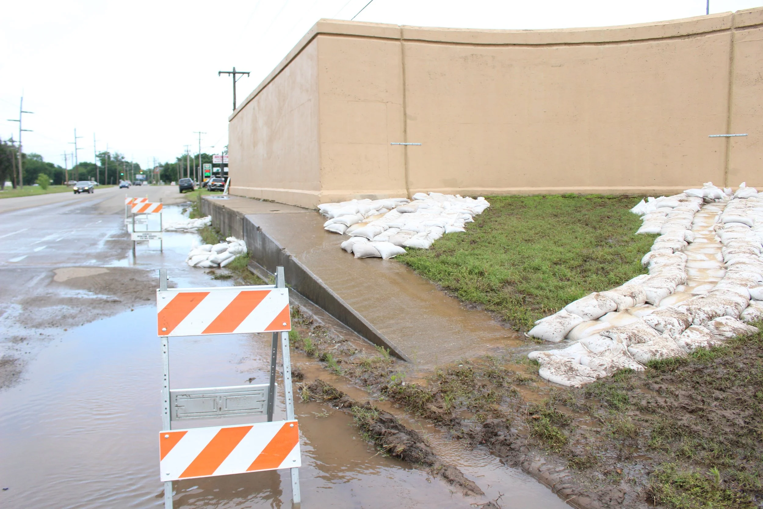Arkansas River Levee Leaks During 2019 Flood.jpg