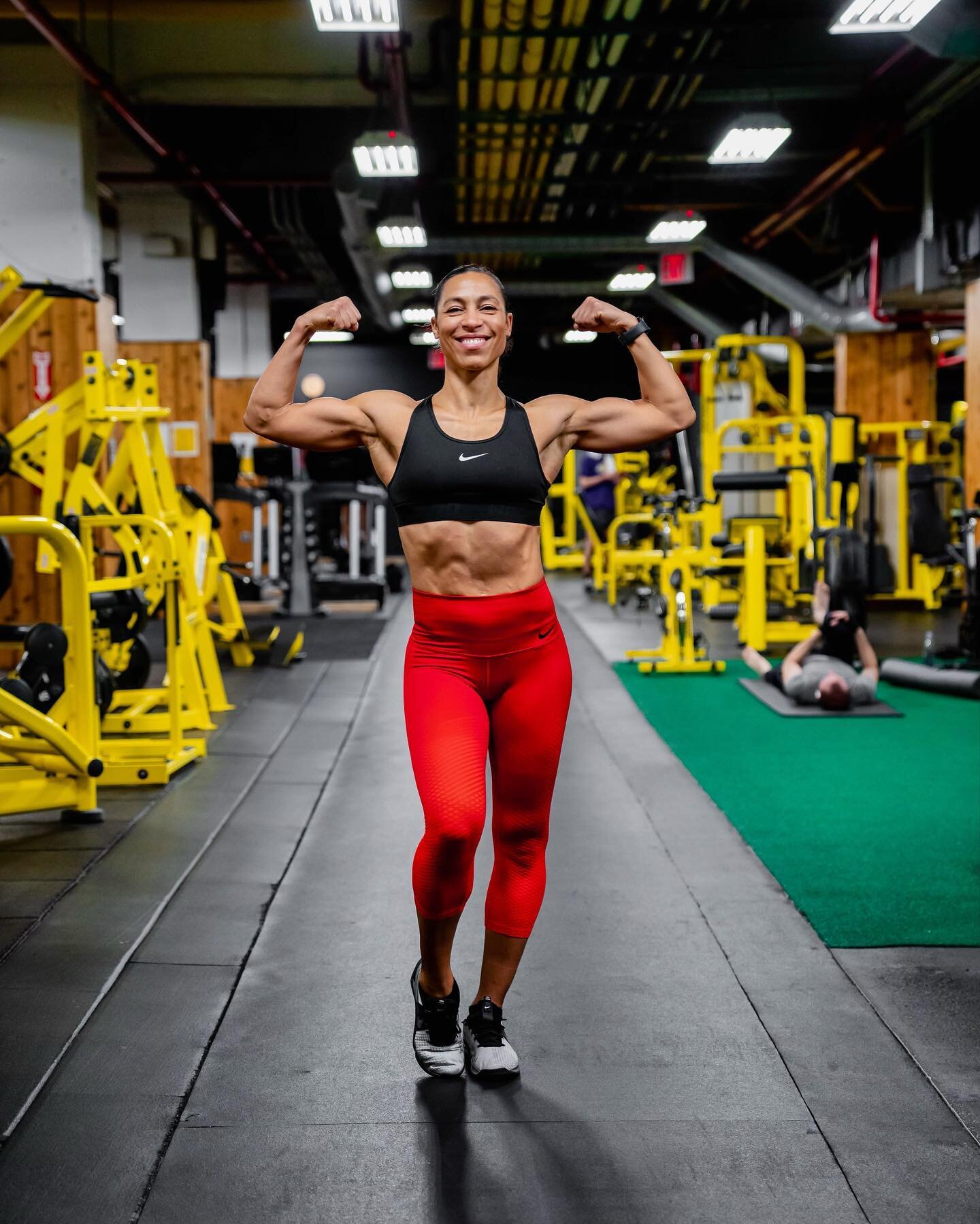 It&rsquo;s Monday&hellip; let the gains begin 💪🏽

#fitnessmotivation 
#fitover40 
#fitmom 
#healthylifestyle 
#moveyourbody 
#eathealthy 
#stayhydrated 
#sleepwell 
#crossfit

📸 @kingcurated